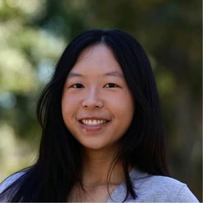 Naomi headshot photo